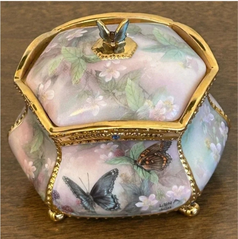 Lena Lui's vintage music box. Porcelain handmade. "Enchanted Wings."